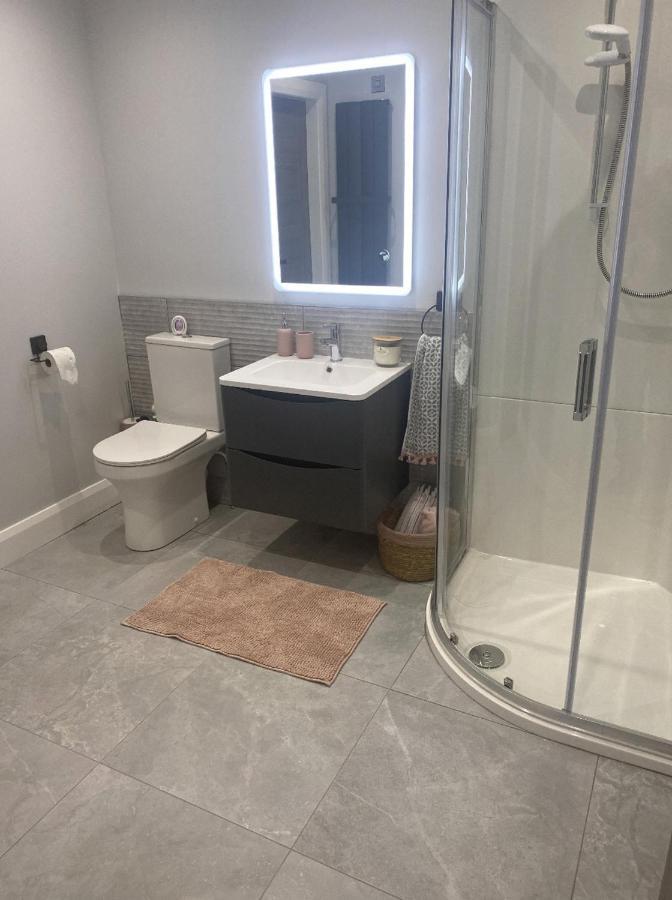Modern 3-Bed Apartment In Magherafelt Sleeps 8 Екстер'єр фото