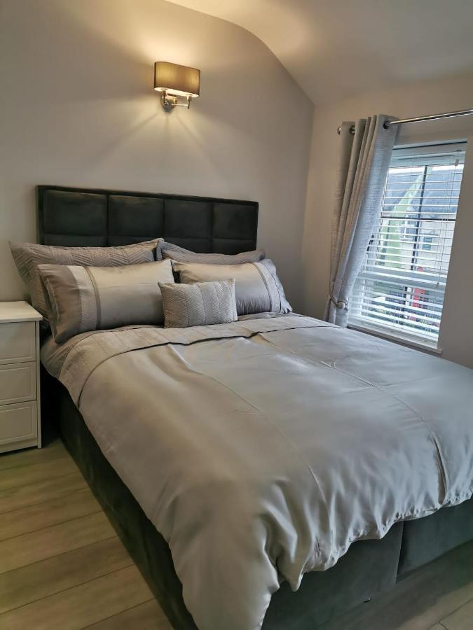 Modern 3-Bed Apartment In Magherafelt Sleeps 8 Екстер'єр фото