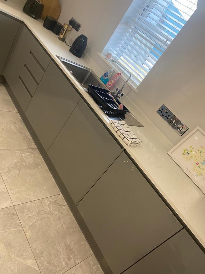 Modern 3-Bed Apartment In Magherafelt Sleeps 8 Екстер'єр фото
